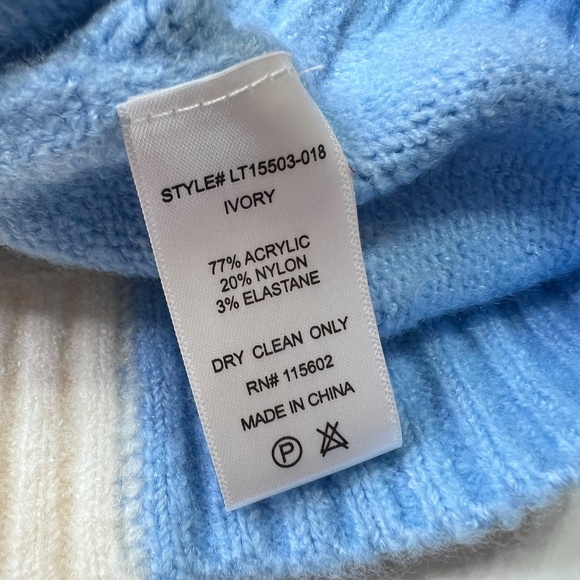 A Beautiful Soul Captivating Abstract Bullover Cowl Neck Sweater NWT - Picture 7 of 10